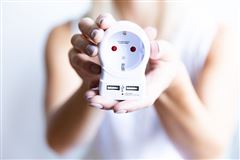 SKROSS cestovní adaptér s USB do Velké Británie, typ G