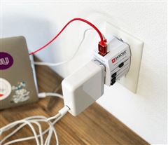 SKROSS cestovní adaptér MUV USB AC, univerzální, neuzemněný, USB A+C 15W