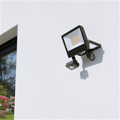 Solight LED reflektor se senzorem TOP, 30W, max. 3900lm, 3CCT, volitený výkon 100/66%, IP65, rychlospojka