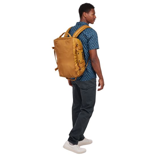 Thule Chasm S sportovní taška 30 L TDSD301 - Golden Brown