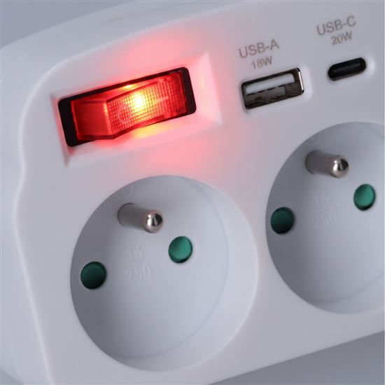 Solight adaptor 2 x 16A, USB A+C fast charger 20W PD, on-off switch, white