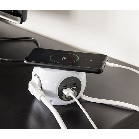 Solight prodlužovací přívod kostka, 3 zásuvky, 4x USB + Wireless 10W, 1,5m, 3x1,5mm2, bílý